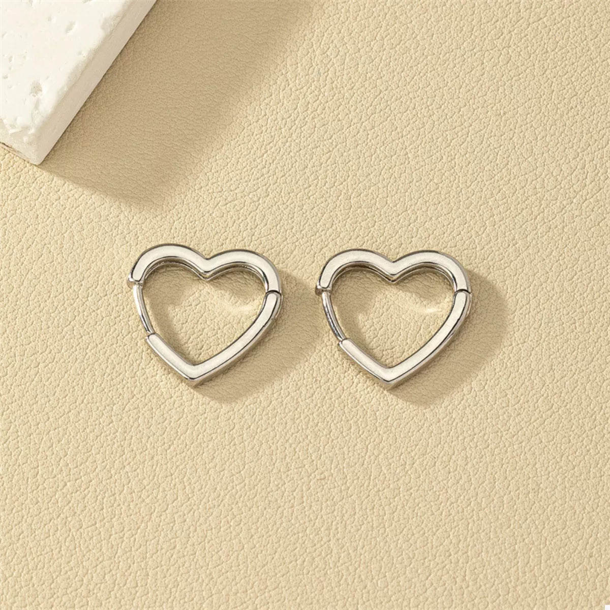 Junon Heart Hoop Earrings – 18K Gold-Plated jewelry by Curia Pieces, view 3