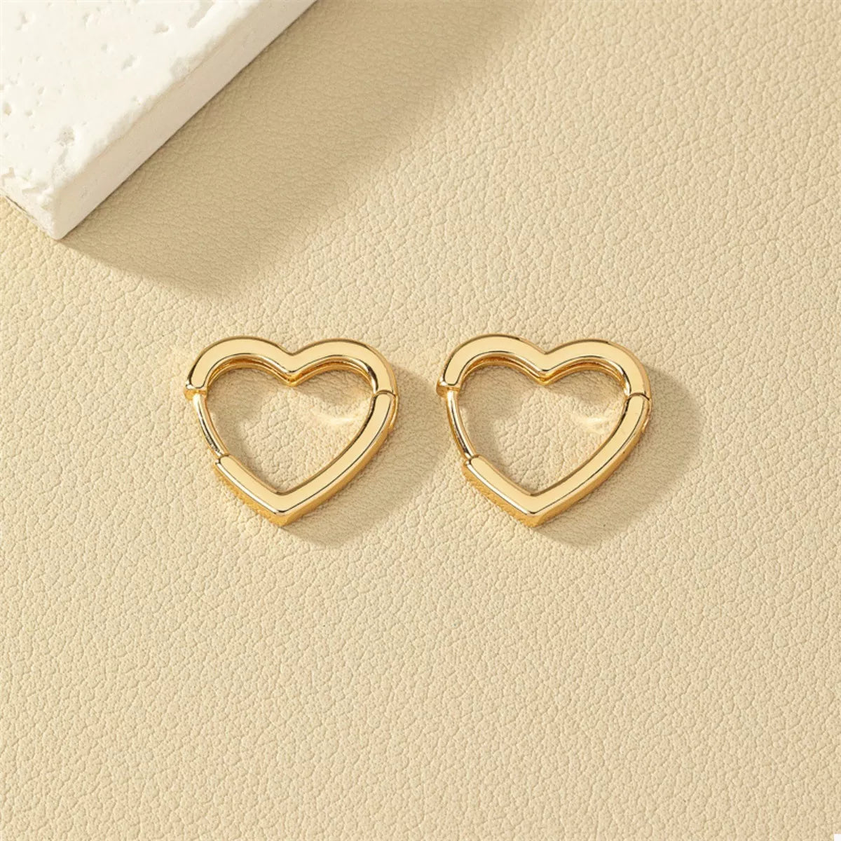 Junon Heart Hoop Earrings – 18K Gold-Plated jewelry by Curia Pieces, view 5